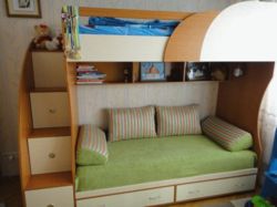 Как можно сэкономить место в комнате при помощи двухъярусной кровати